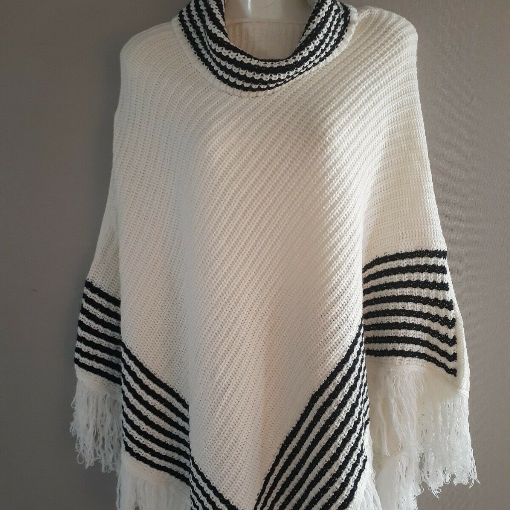 Geshem Turtleneck Ivory Poncho Size L *Nwt* Wonder Target Exclusive
